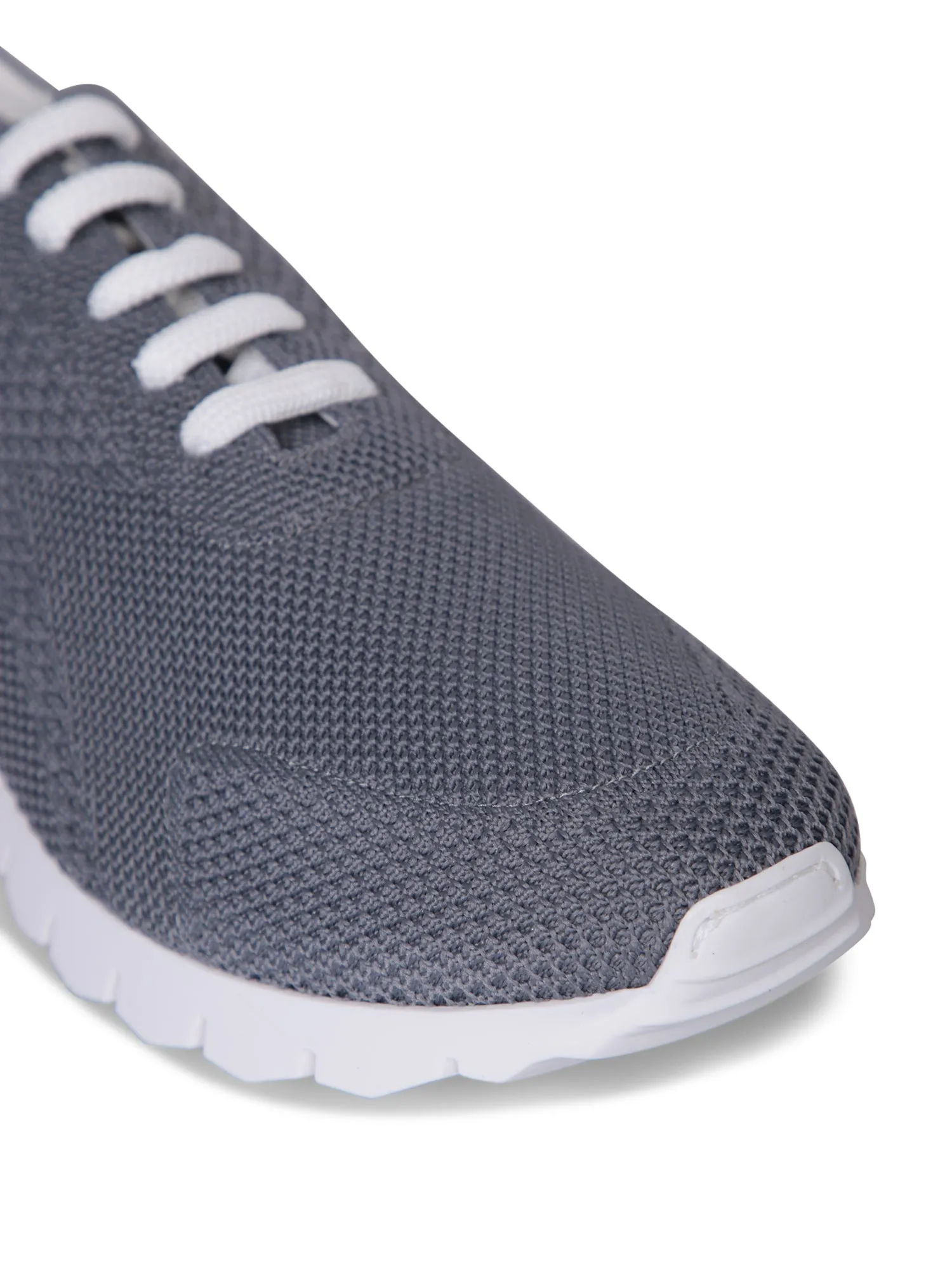 Fit model grey sneakers