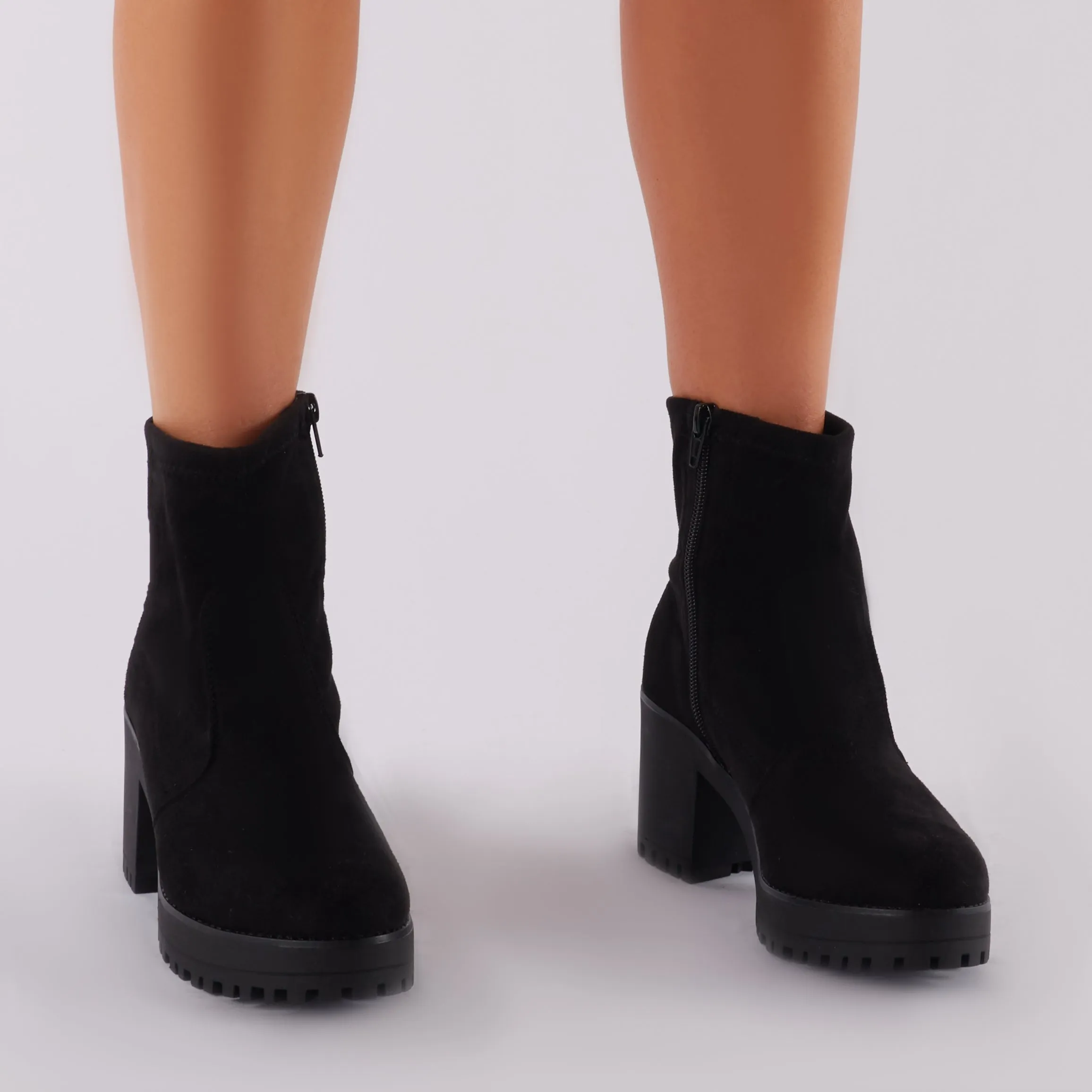 Rubix Chunky Chelsea Boots in Black
